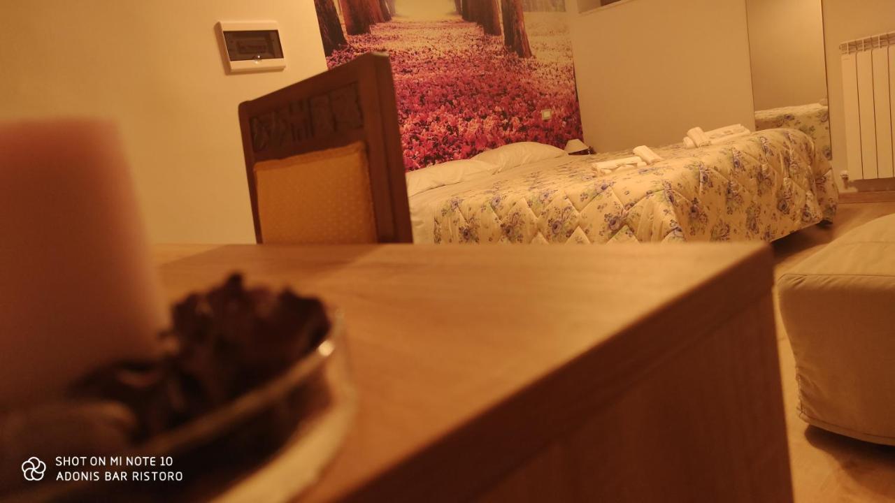Hotel Adonis à Castelvecchio Calvisio Extérieur photo