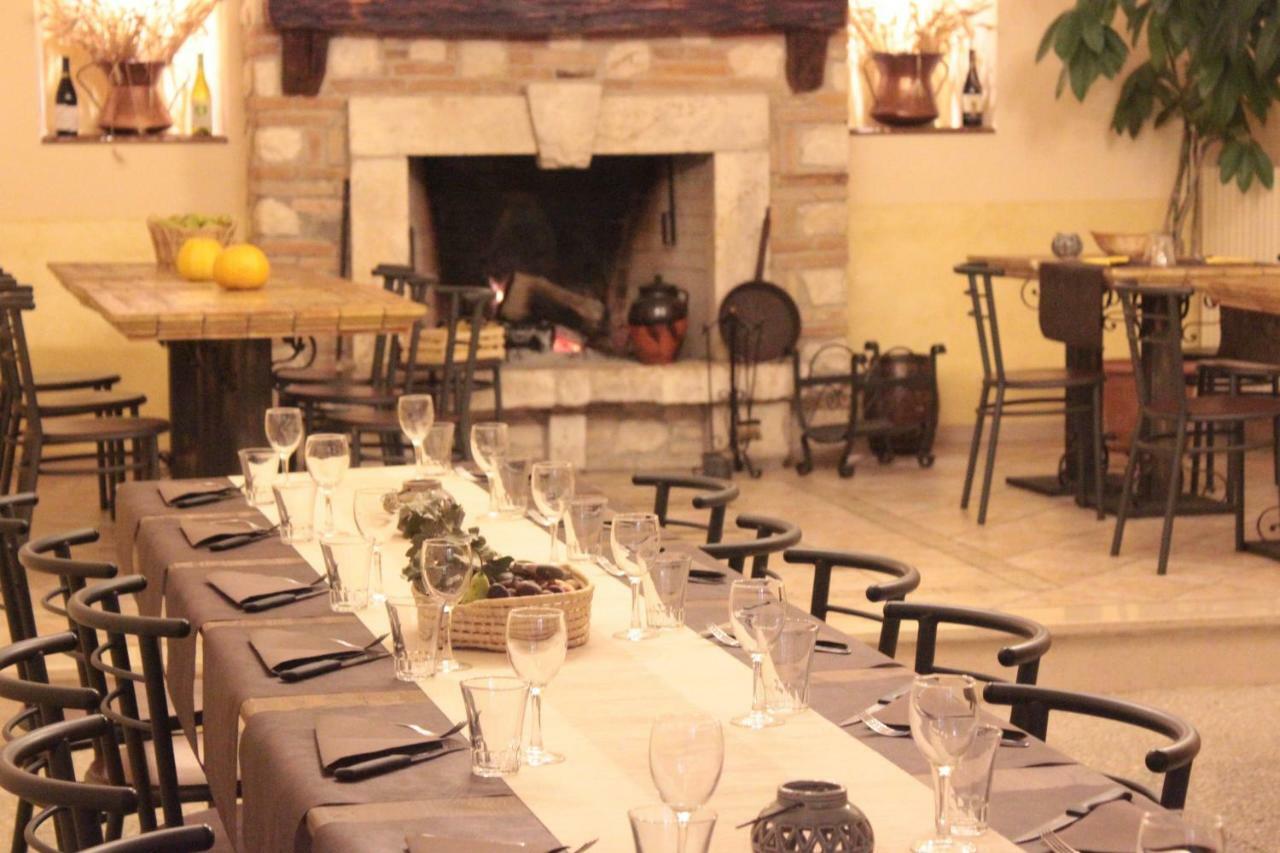 Hotel Adonis à Castelvecchio Calvisio Extérieur photo