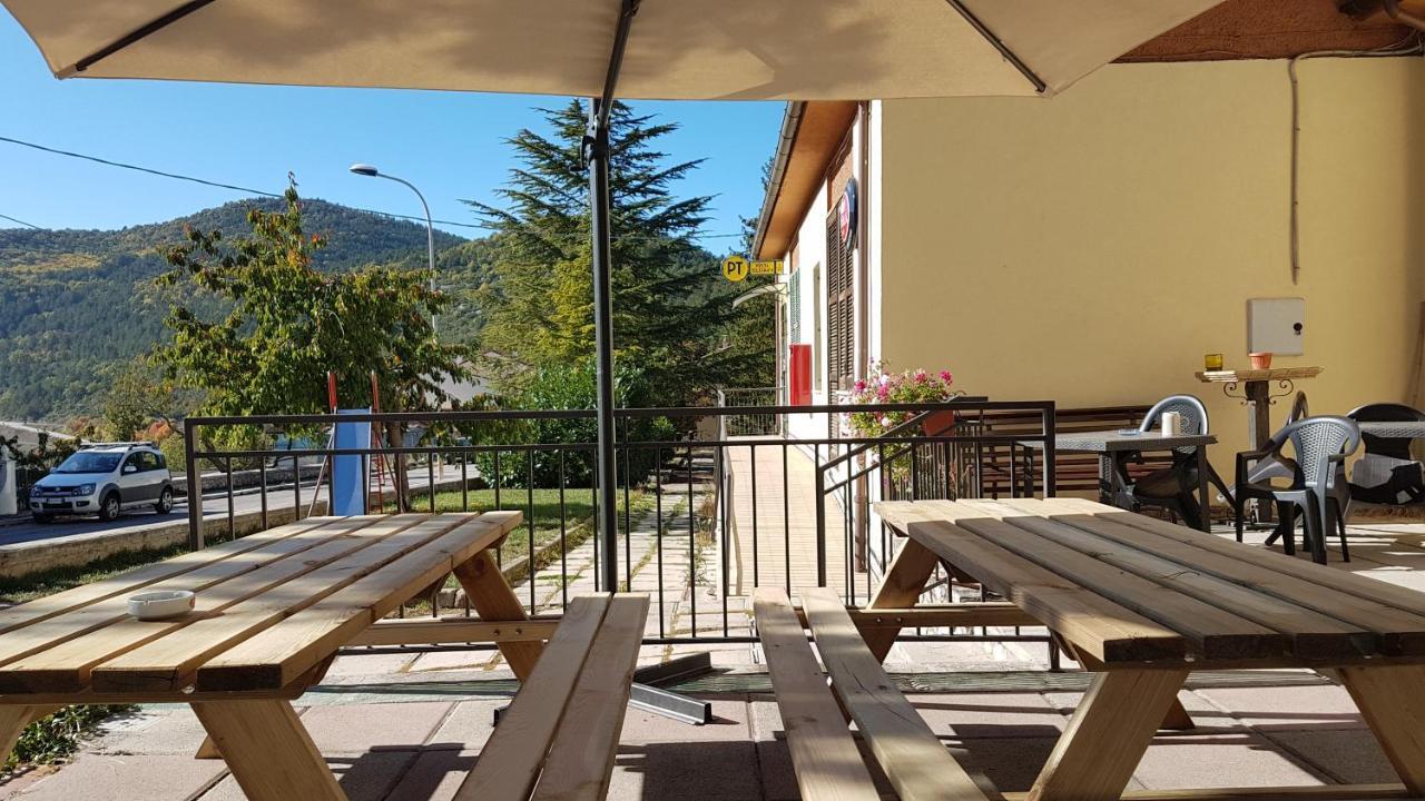 Hotel Adonis à Castelvecchio Calvisio Extérieur photo